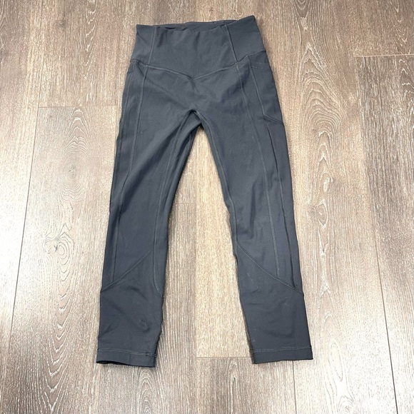 lululemon athletica All The Right Places Crop‎ Sz 6 - Picture 2 of 5